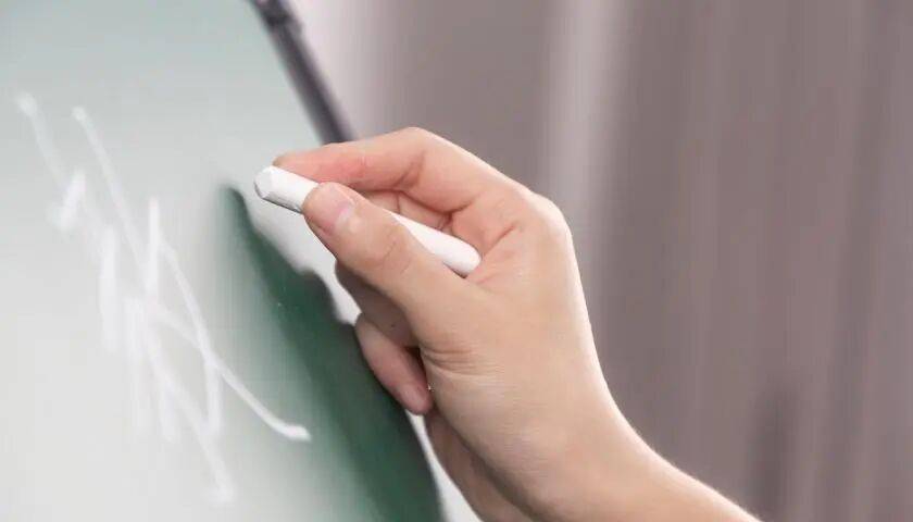 新闻早点|全世界都知道中国人放假了!