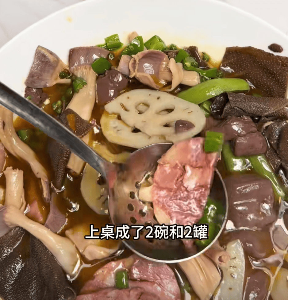 上海一女子点了个88元的菜,结账变358元!餐厅称服务员是新来的,食材是临时叫的外卖……
