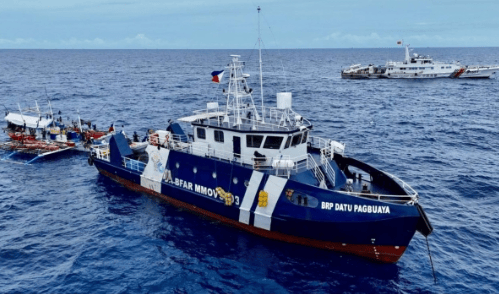 中菲爆发海上冲突,铁线礁传出捷报,菲律宾南海碰遇硬茬,中方通告字少事大,太解气了