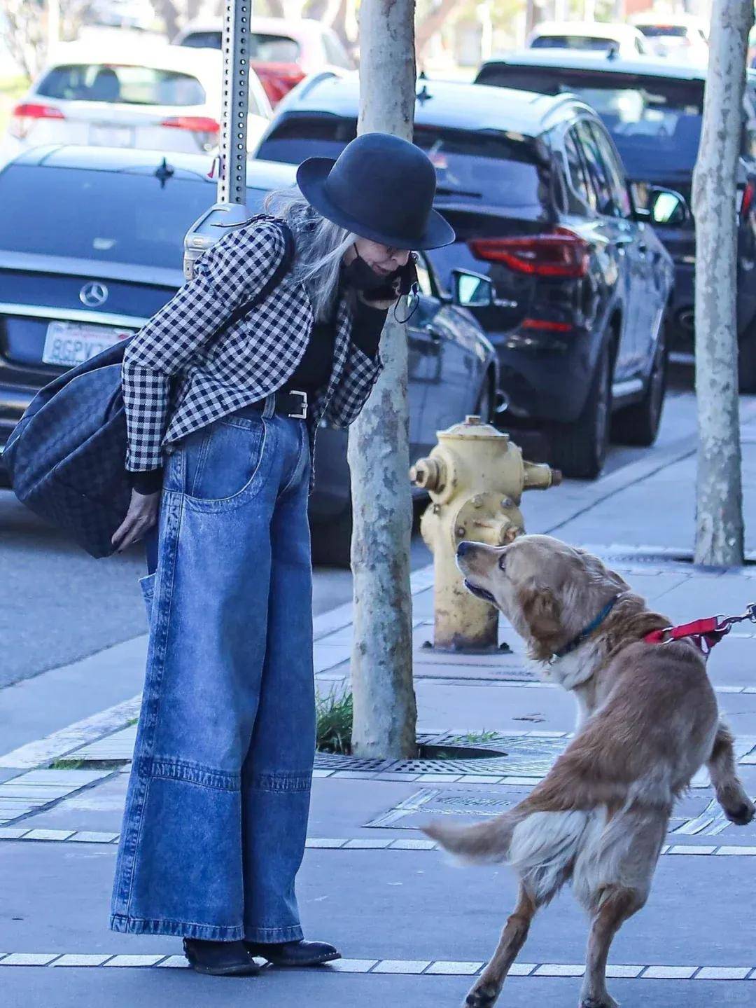 79岁奥斯卡影后离世,她是男神收割机,松弛中性风穿搭鼻祖