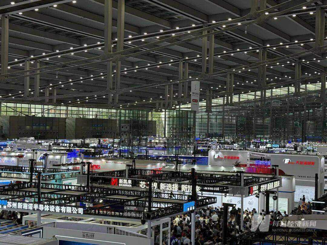 “我们特地赶早来的,你们的光刻机在哪里?”深圳一家成立才几年的公司,今天爆火!