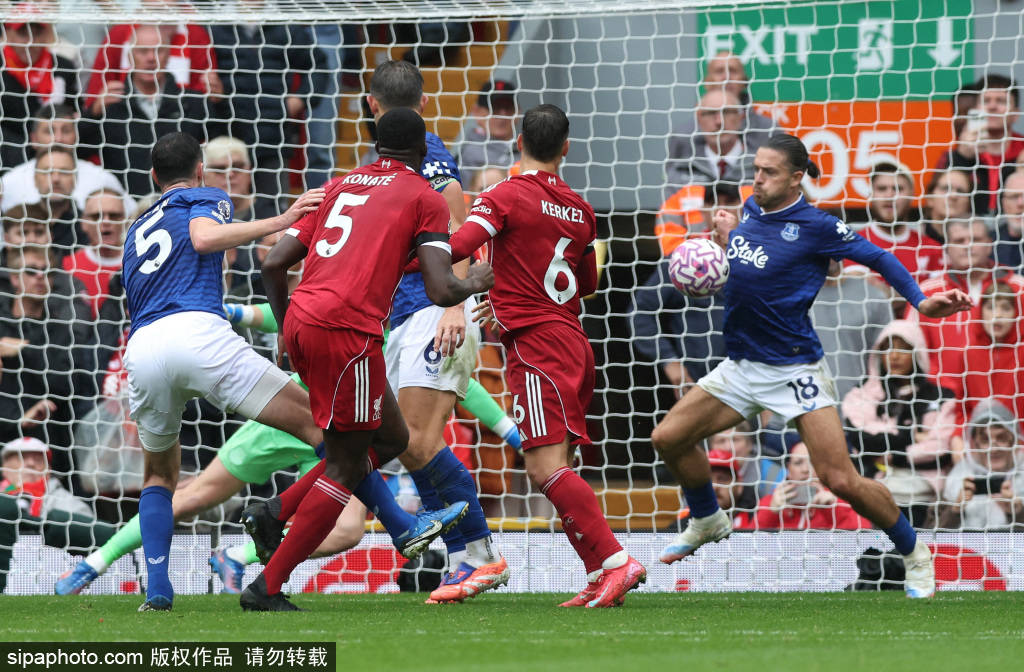 罗伊·基恩炮轰范戴克:利物浦队长该照镜子反思,卫冕冠军压力山大