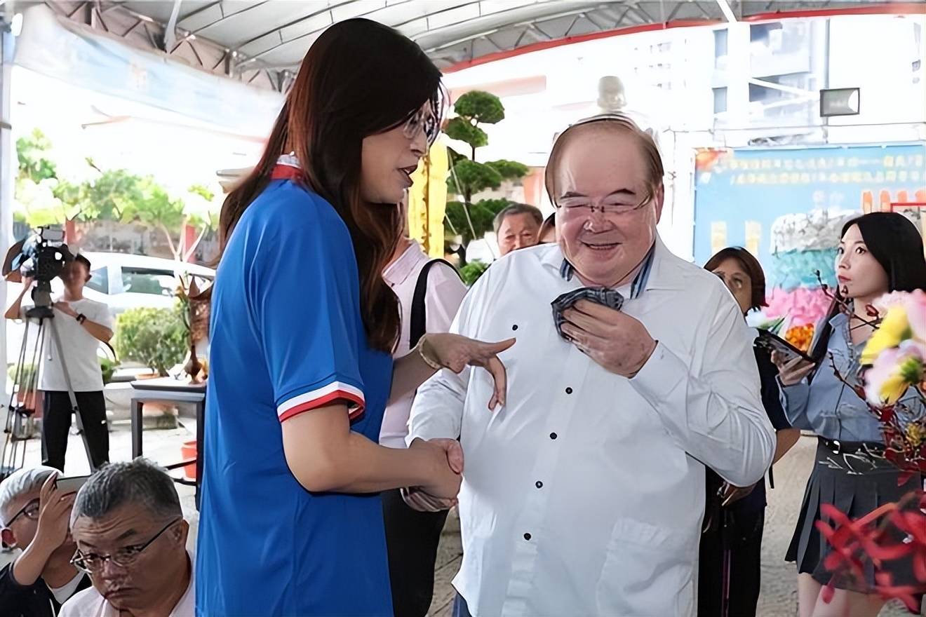 国民党爆发“大地震”,朱立伦将率211人集体辞职,剑指郑丽文?