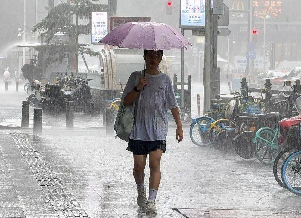 广州1小时下完一天暴雨的量!全省降水何时减弱→