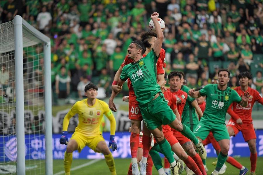 国安三个进球被判无效，补时总长超20分钟，海港与国安这场2比2充满戏剧性