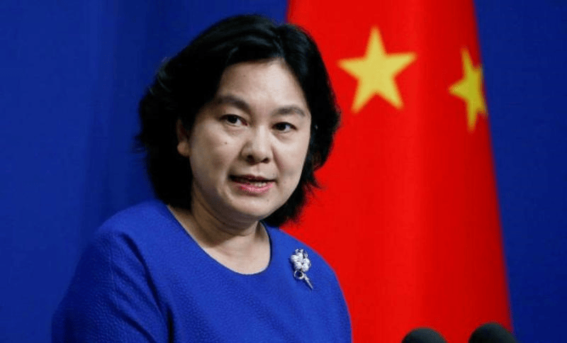 华春莹当面送行，巴铁总理离京前，留下一句话，王毅告示美国
